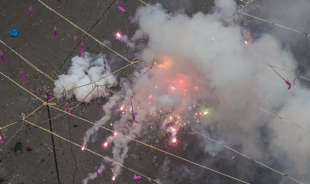 Primera mascletá de las Hogueras del 90 aniversario.