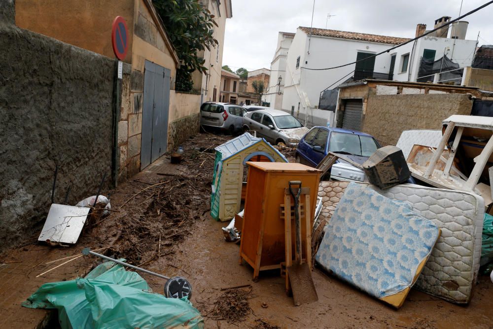 Calles y viviendas destrozadas tras las inundaciones en Sant Llorenç