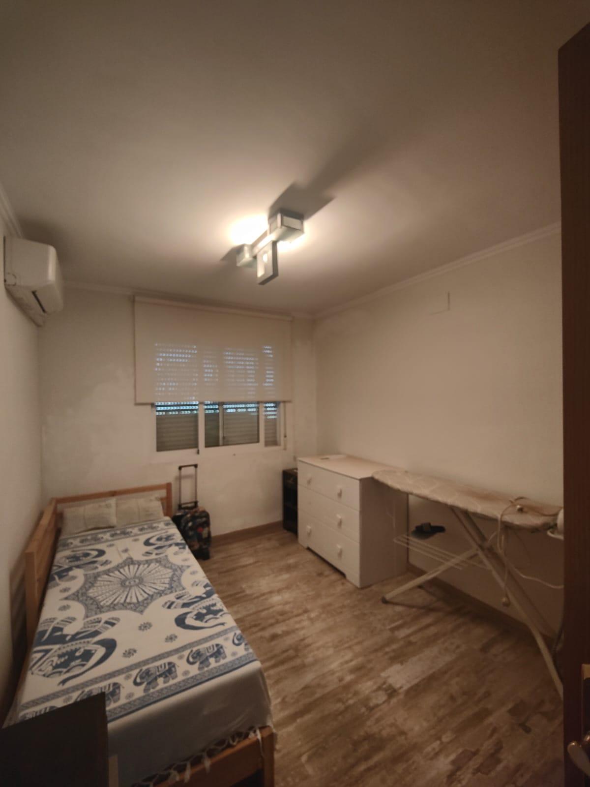 Galería de imágenes: Sale a la venta una casa independiente de tres plantas en Vila-real por 170.000 euros