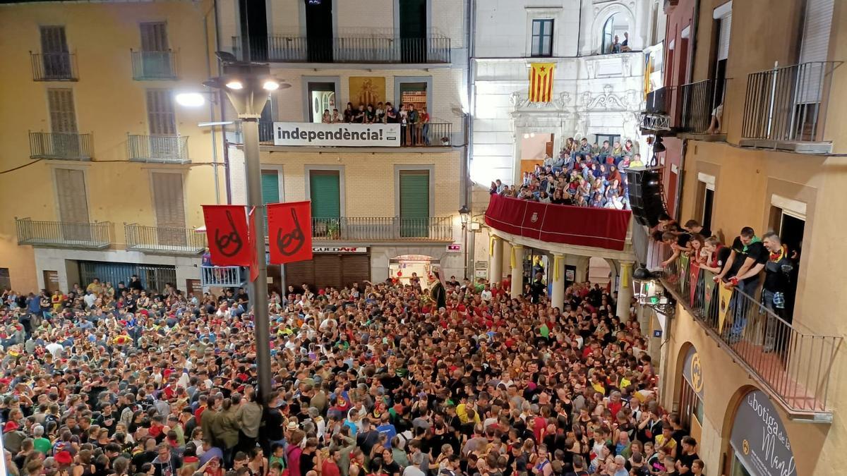 Arribada del passacarrers a la plaça de Sant Isidre de Berga