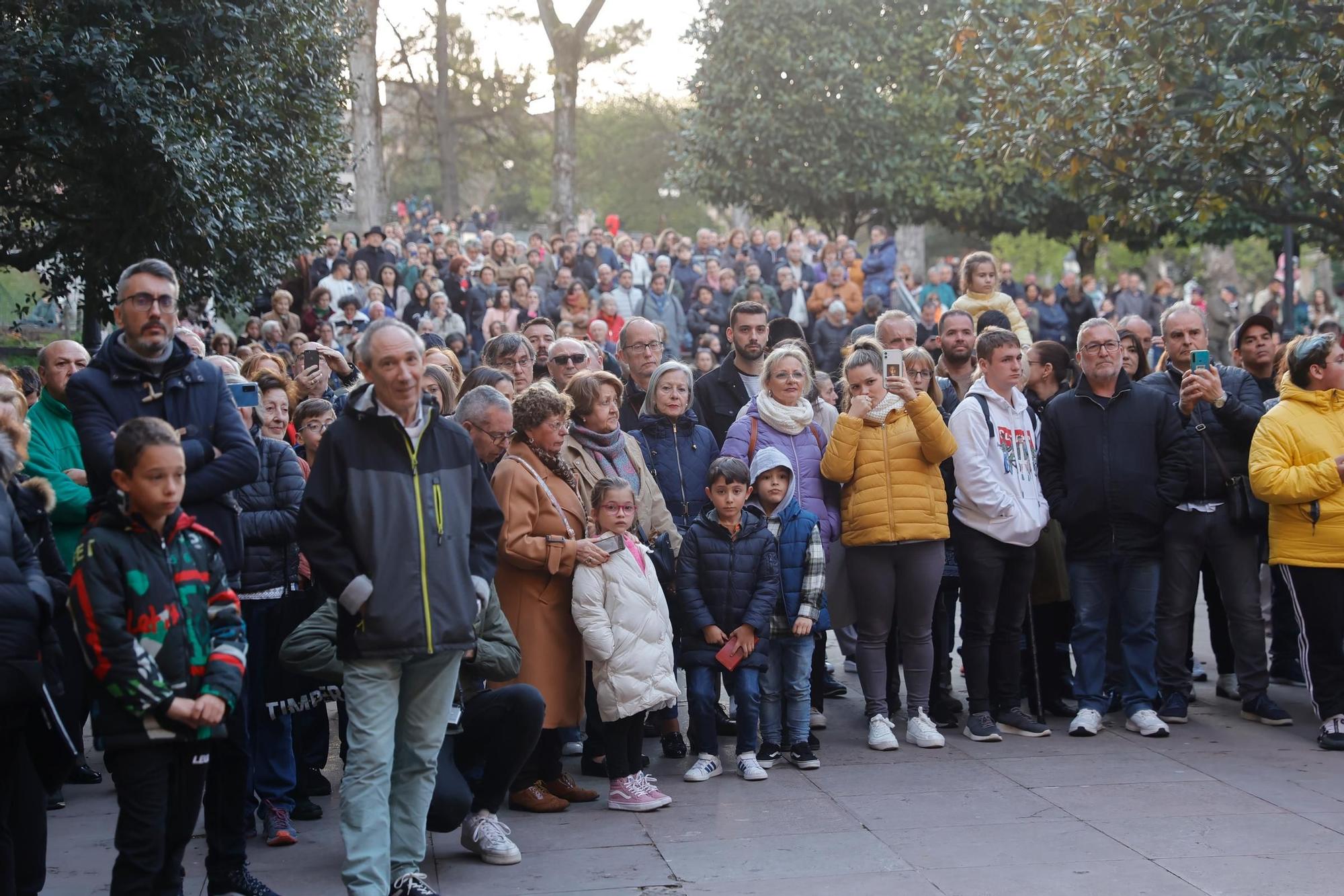 El Señor de Oviedo atrae multitudes: mira las fotos de la procesión del Nazareno