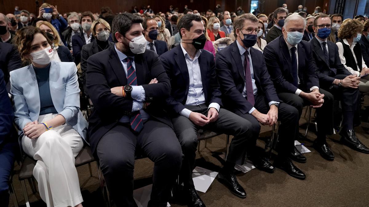 Esteban González Pons, junto a Alberto Núñez Feijóo y Javier Maroto.