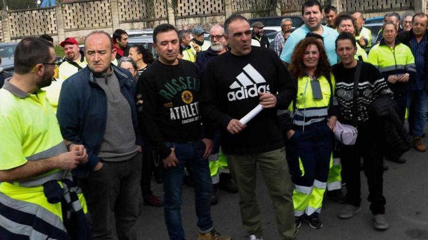 Una asamblea de trabajadores de Urbaser el pasado 14 de febrero. | M. V.