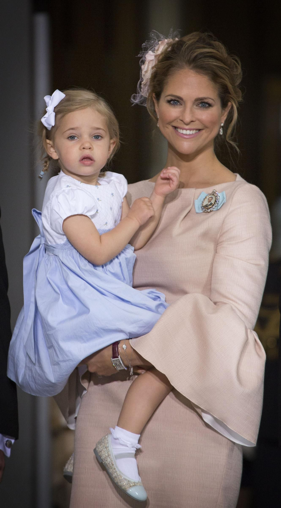 La princesa Magdalena de Suecia con su hija Leonor en el bautizo de Oscar de Suecia