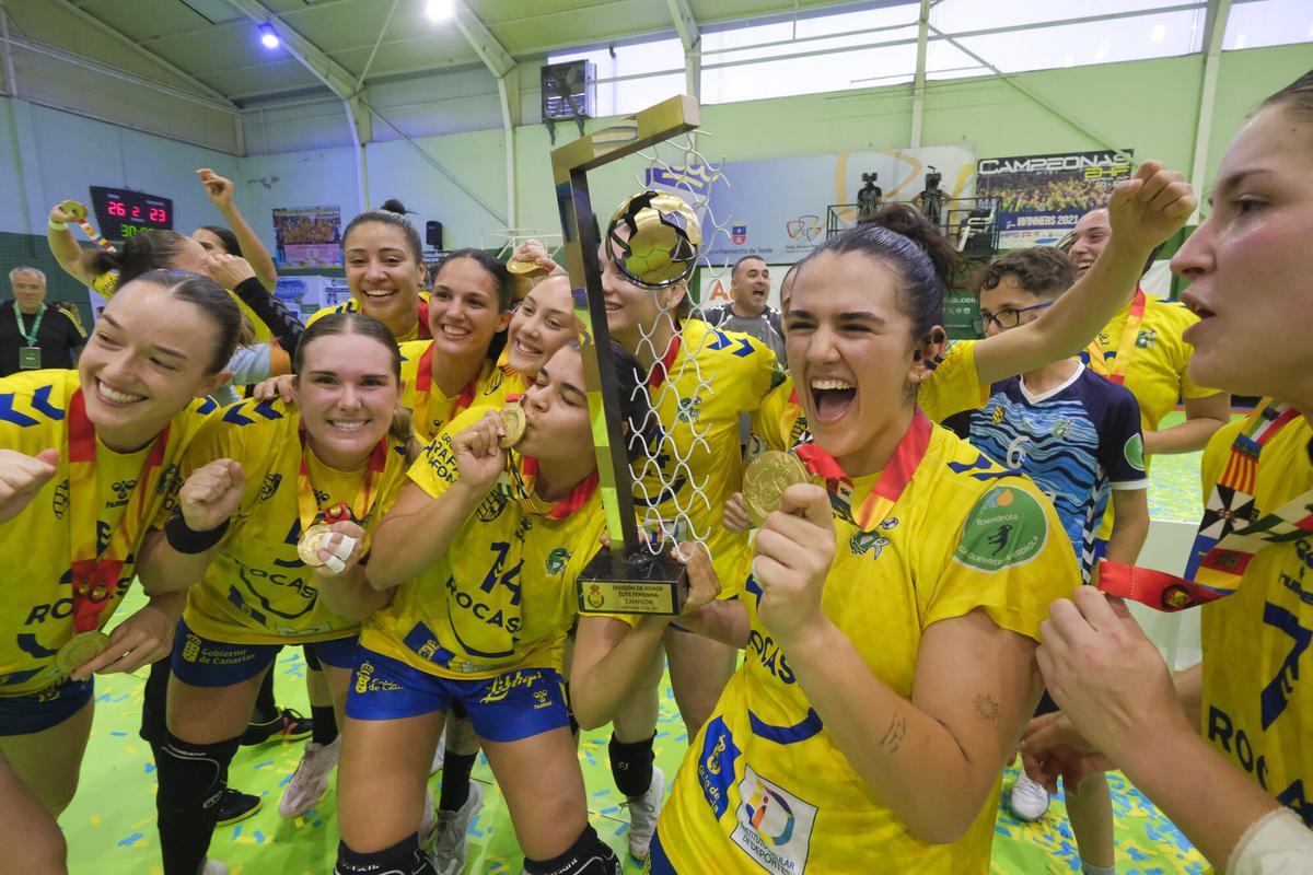 El Rocasa Gran Canaria se corona en la Liga Guerreras Iberdrola por segunda vez siete años