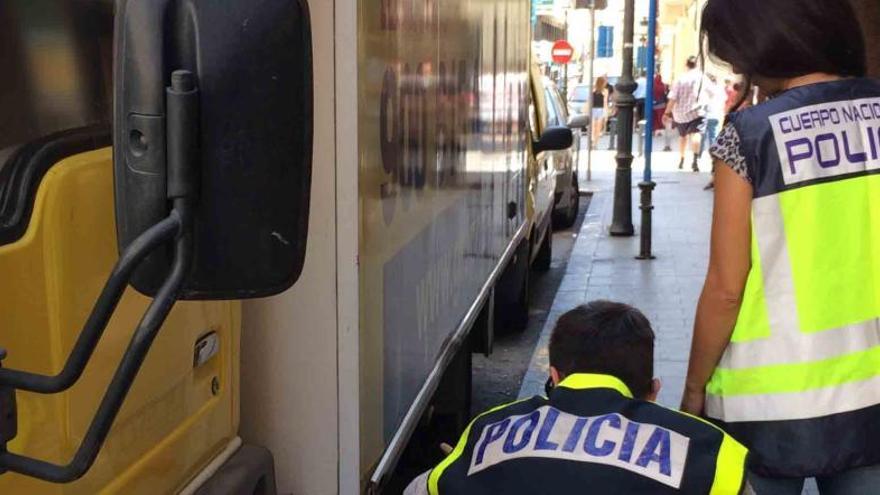 Detenido por robar 12 baterías de camión en Alicante