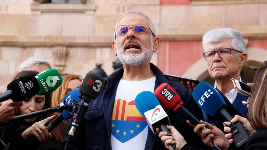 Carlos Carrizosa de Ciutadans atén la premsa a les portes del Parlament