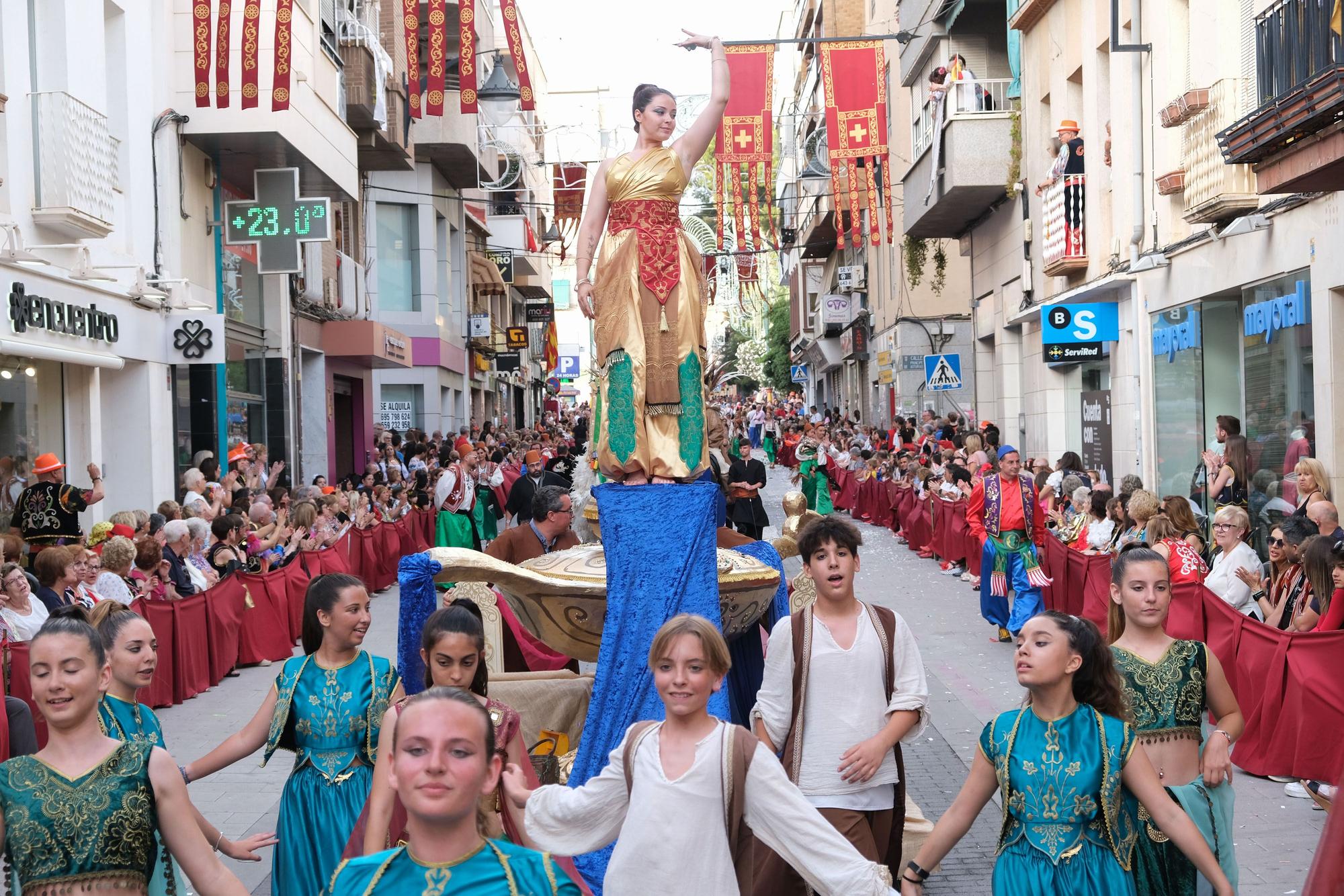 Genios y tesoros en el Desfile Infantil de Elda