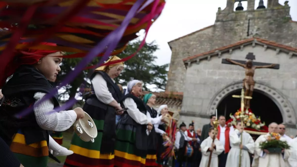 "Pena" y "disgusto" en la parroquia gijonesa de Cenero: la lluvia frustra la procesión del Cristo por tercer año seguido