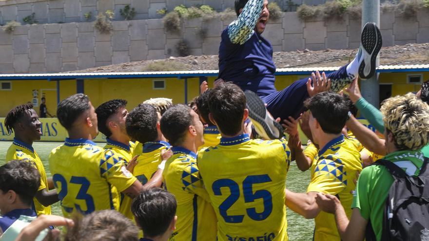 Raúl Martín y el sueño de dirigir a la UD Las Palmas: &quot;El entrenador es Diego Martínez y merece un respeto&quot;