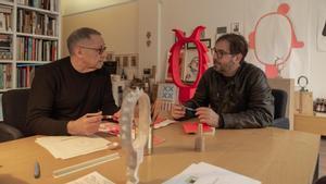 Dani Nebot y Miguel Arraiz junto a los prototipos de correfoc que llevarán al festival The Burning Man