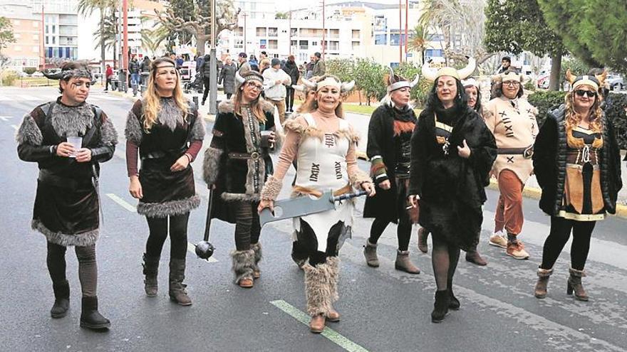 Un desfile dominado por pequeños da el cierre a la fiesta en Peñíscola