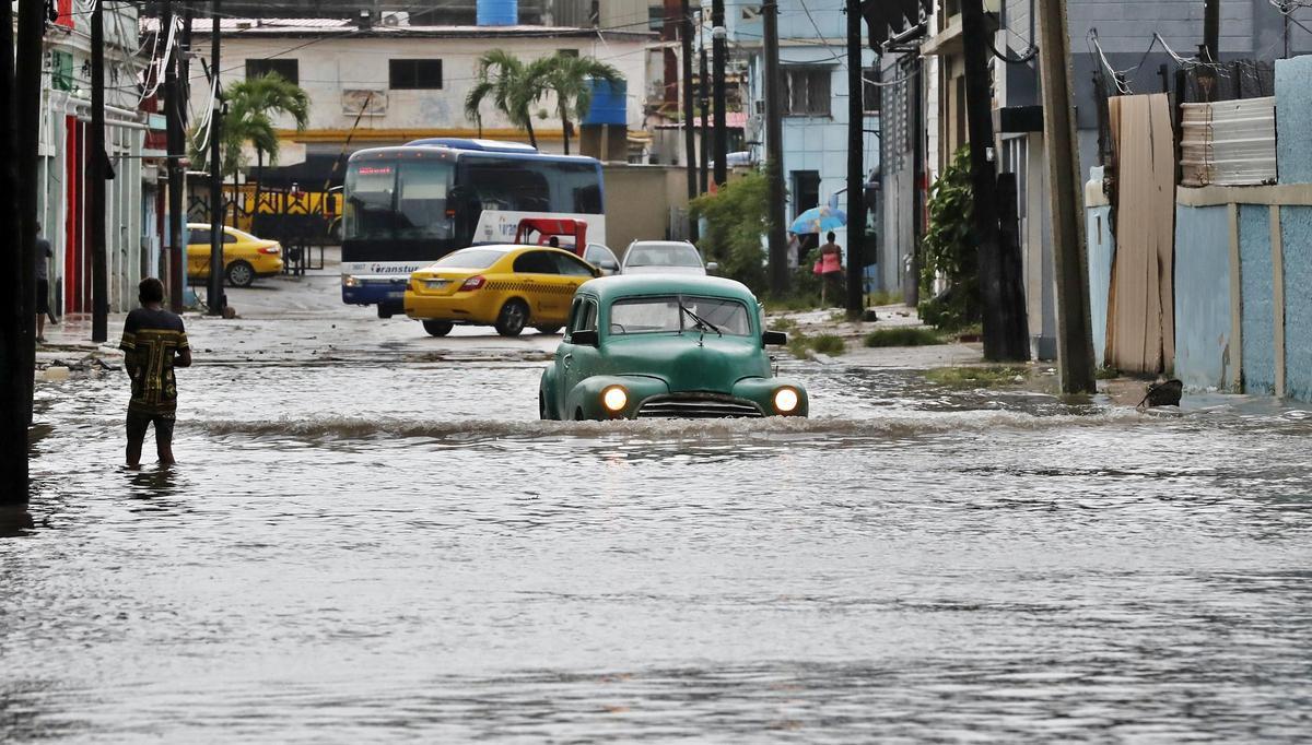 El huracán Idalia deja inundaciones y apagones a su paso por el occidente de Cuba. El huracán Idalia deja inundaciones y apagones a su paso por el occidente de Cuba.