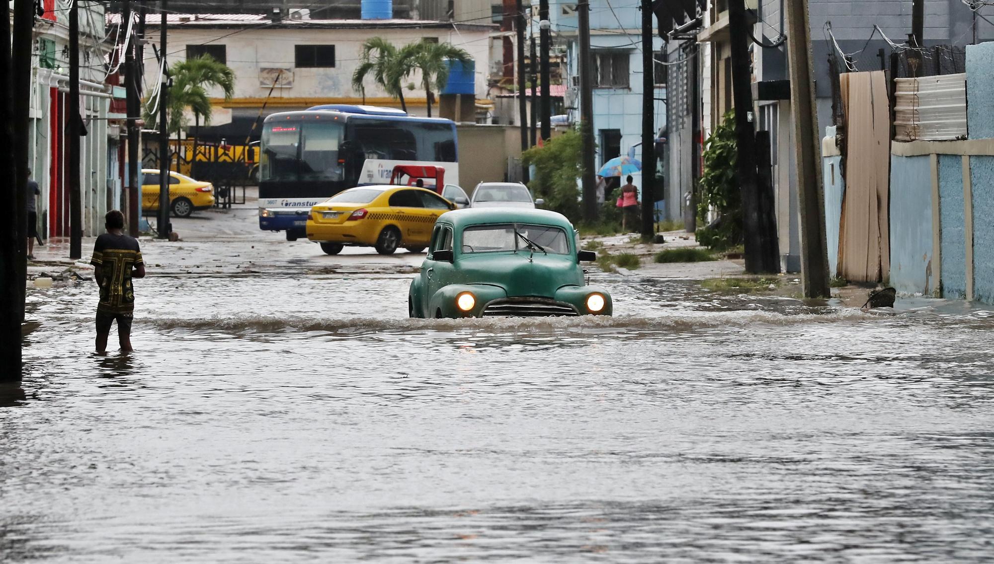 El huracán Idalia deja inundaciones y apagones a su paso por el occidente de Cuba