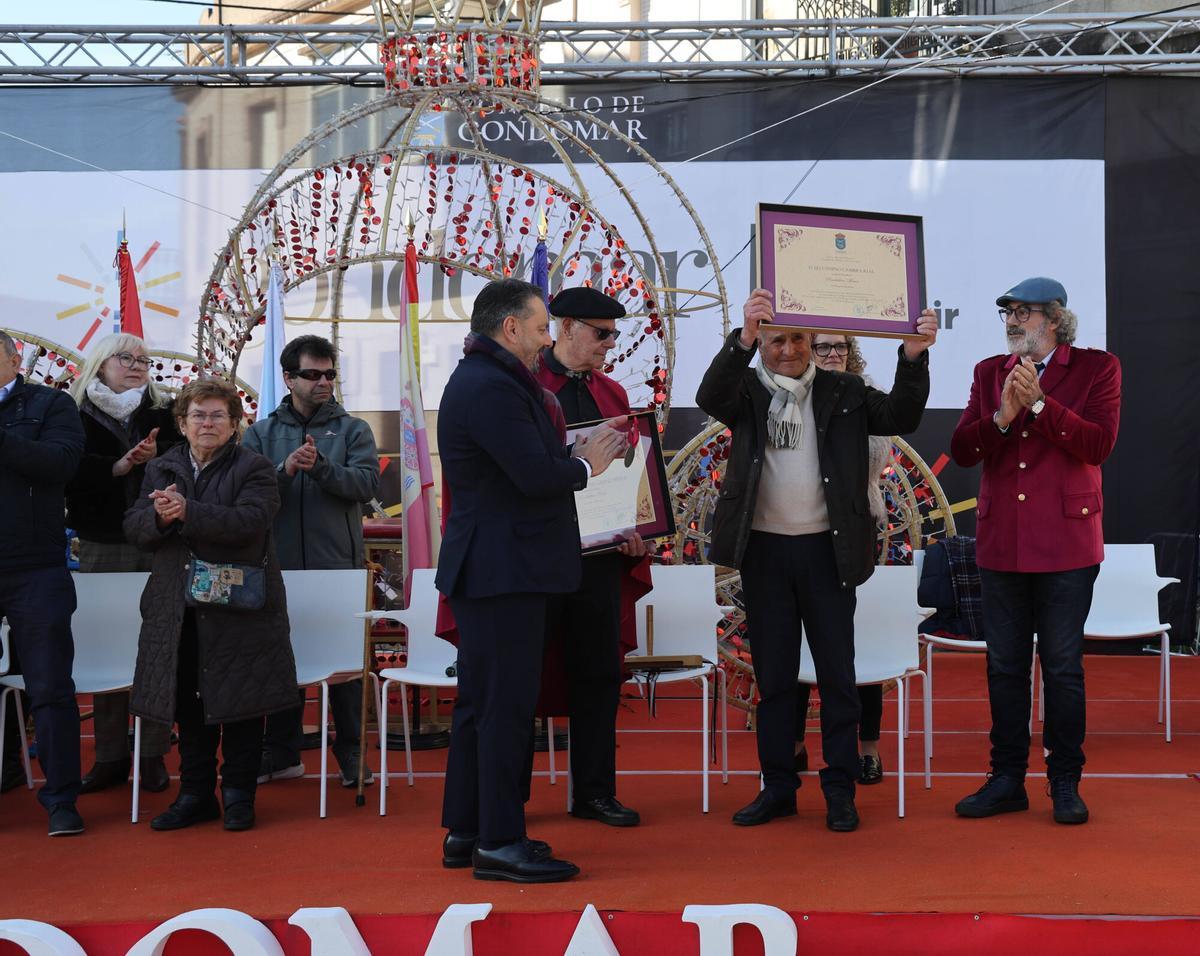 Actuaciones de rondallas y entrega de distinciones a rondalleiros mayores