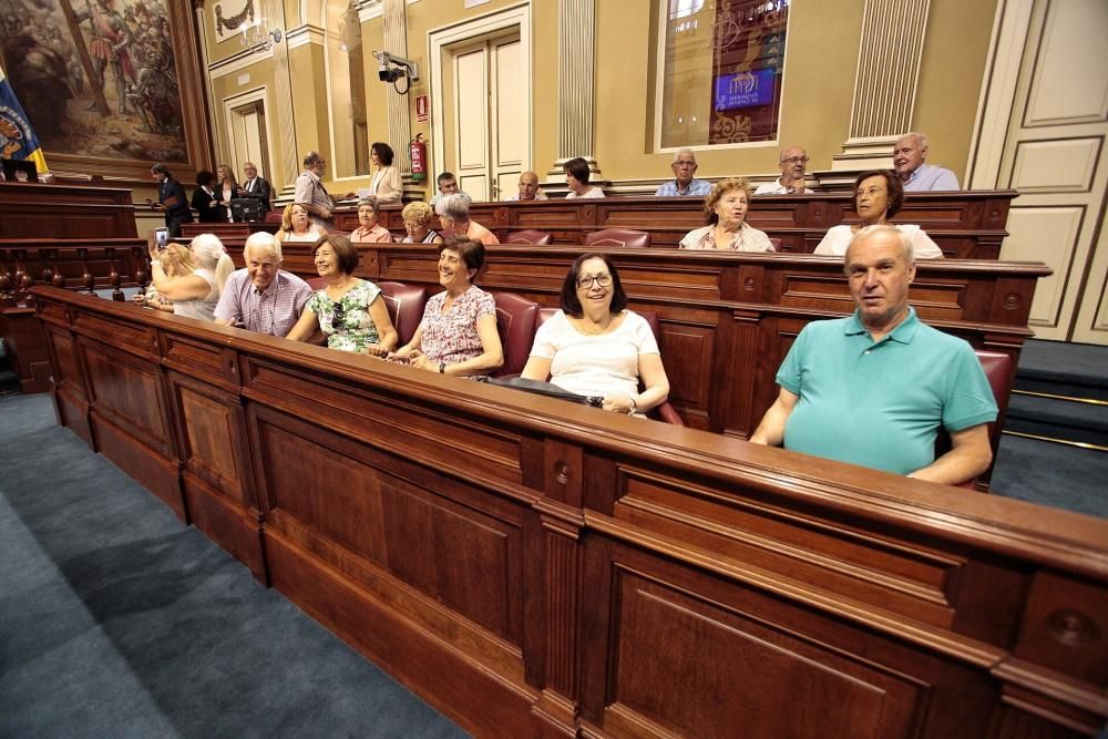 El Parlamento abre sus puertas a los mayores