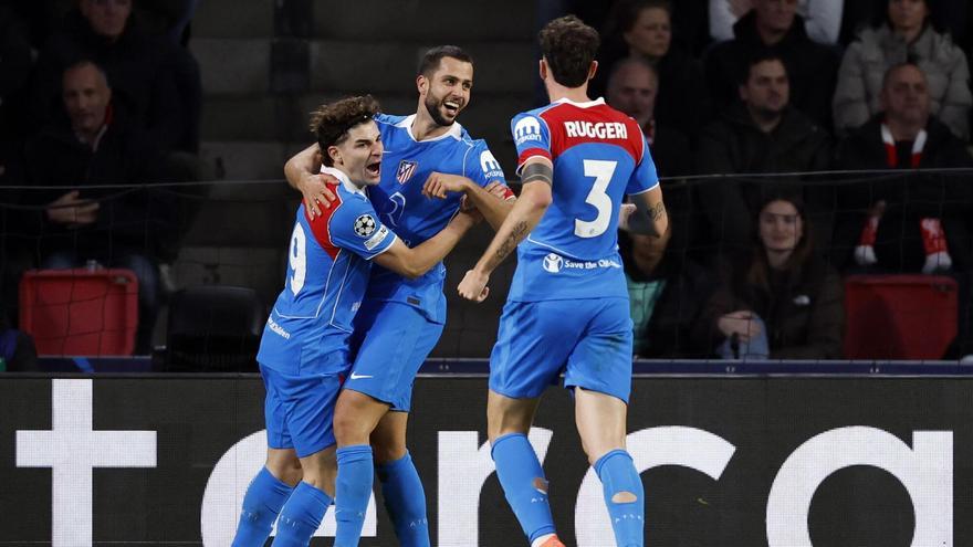 Los jugadores del Atlético de Madrid celebran uno de los goles ante el PSV.