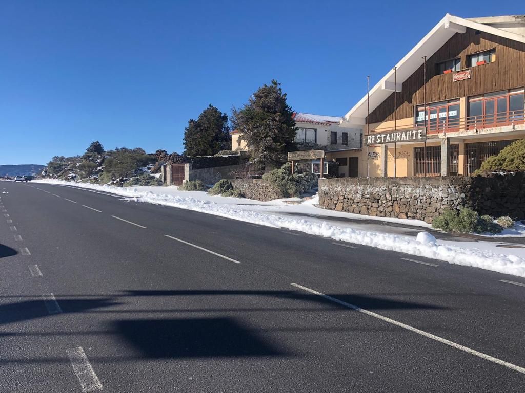 La borrasca Celia deja un manto de nieve sobre el Teide