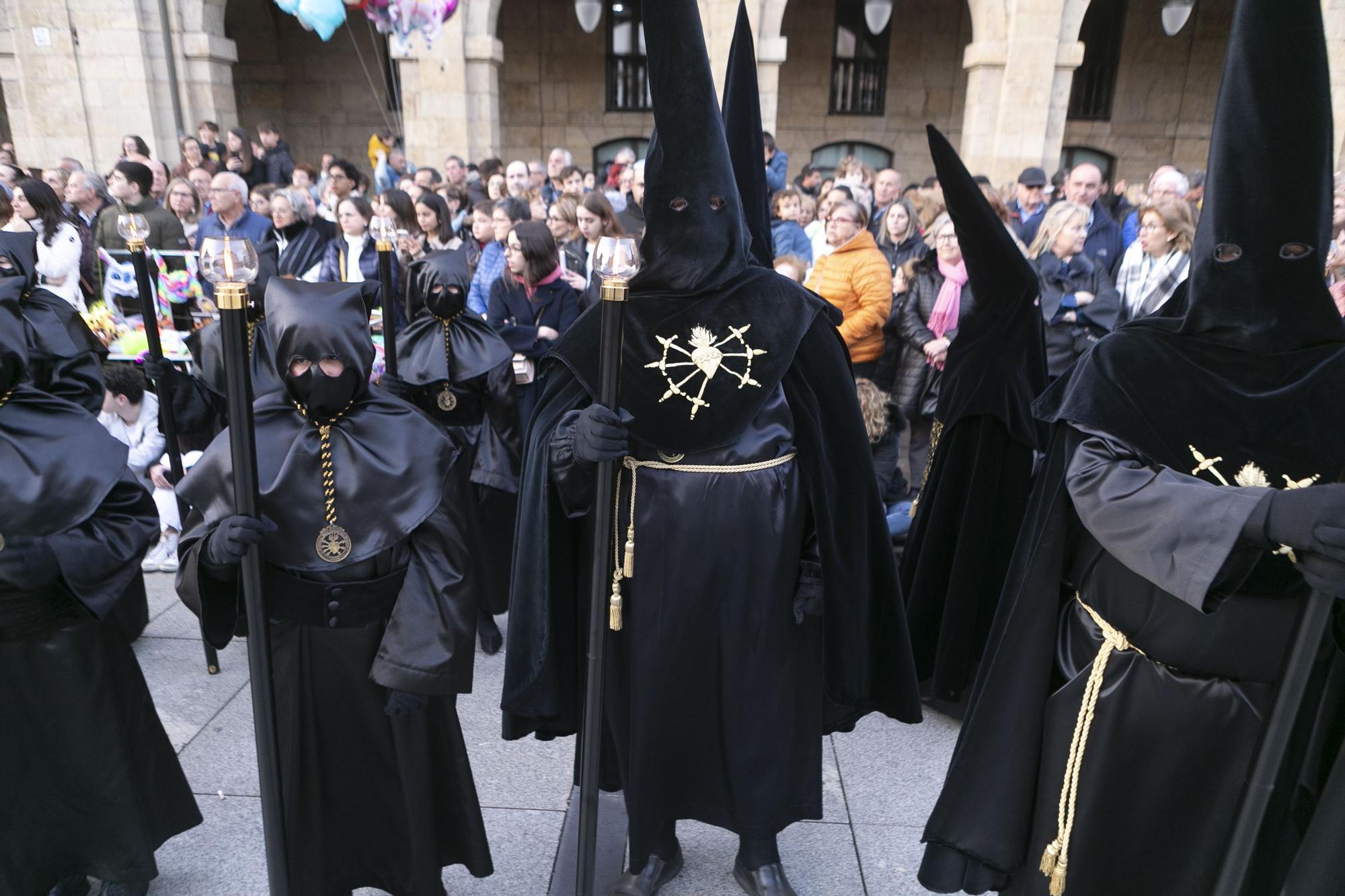 EN IMÁGENES: Así fue la procesión del Encuentro en Avilés