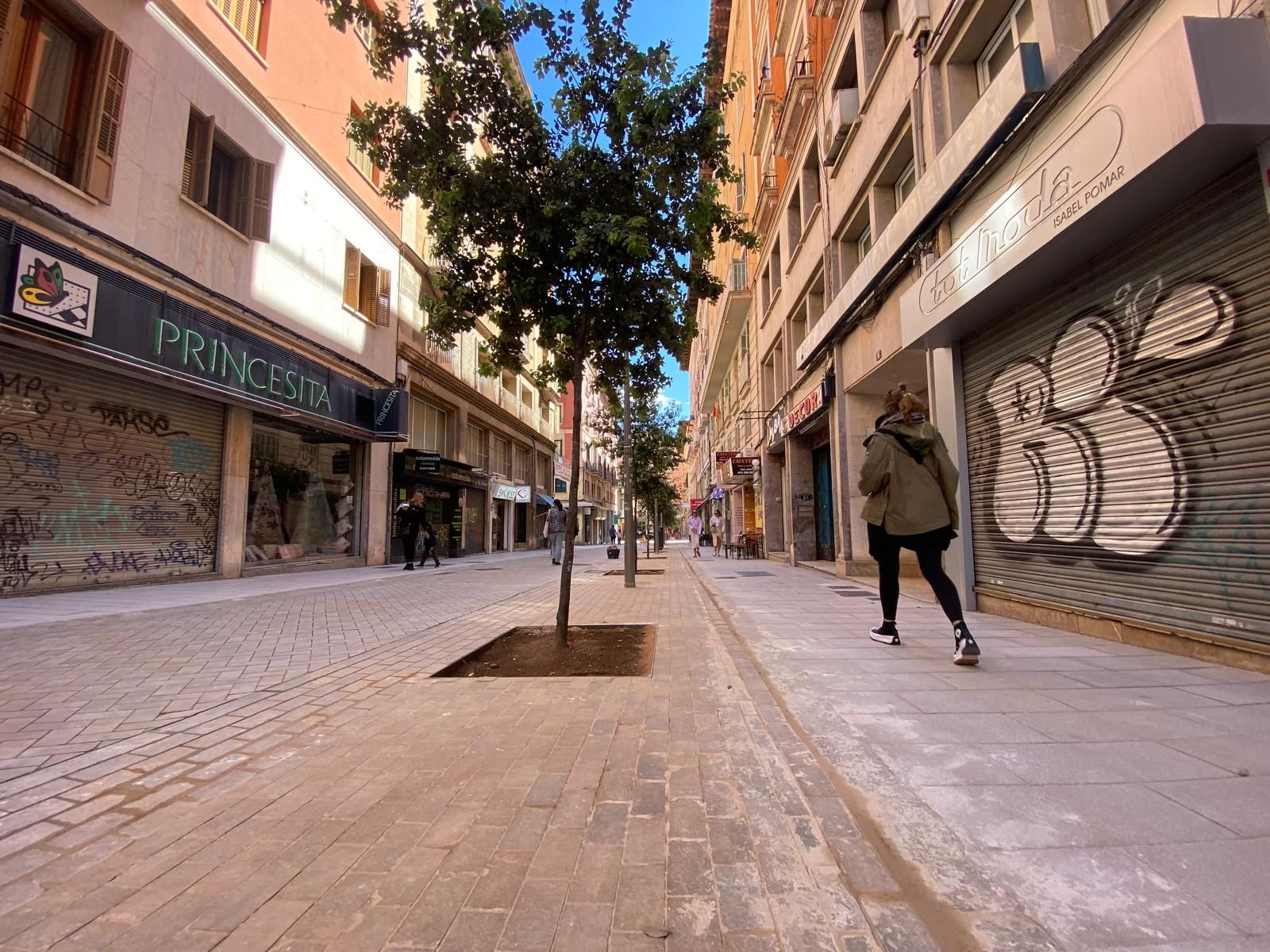 Las fotos de la calle Velázquez de Palma tras la eliminación de la trama verde