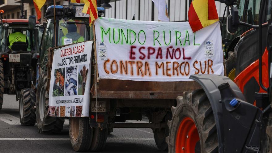 Los tractores salen este jueves de nuevo a las carreteras para protestar contra el acuerdo con Mercosur