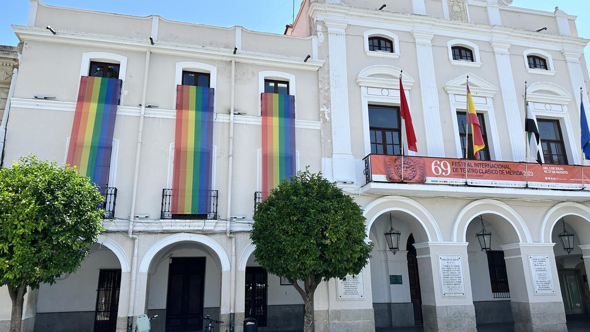 Así luce la fachada del Ayuntamiento de Mérida.