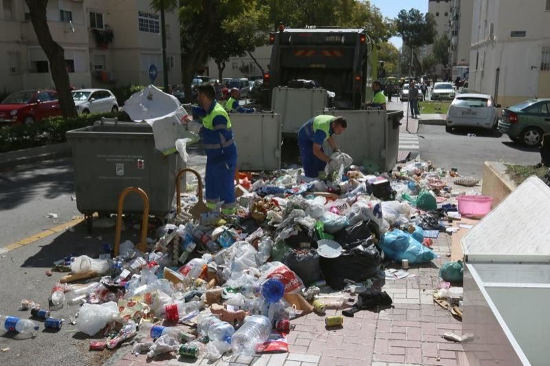 Recogida de basura en La Palmilla.