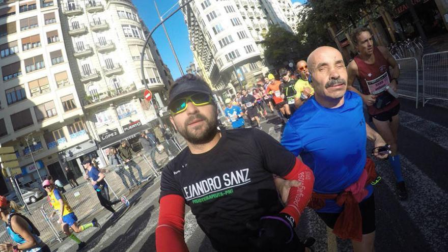 Manuel Masedo, ciego total, corrió su tercer Maratón de València