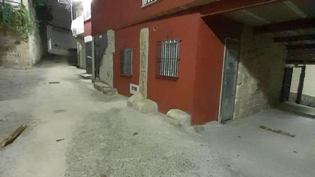 Palos tirados de madrugada.  | // L. F.