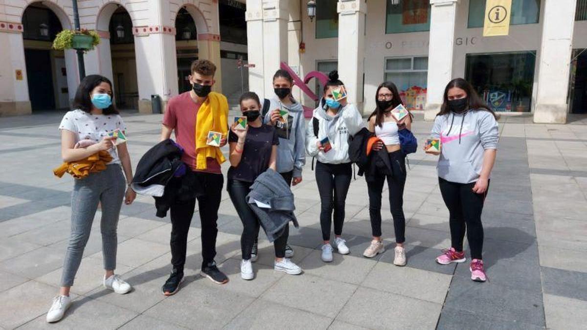 Actividades solidarias y una recogida de alimentos en el IES Ramón y Cajal