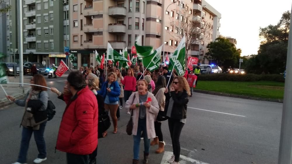 Manifestación de trabajadores de la Clínica Juaneda contra el ERE