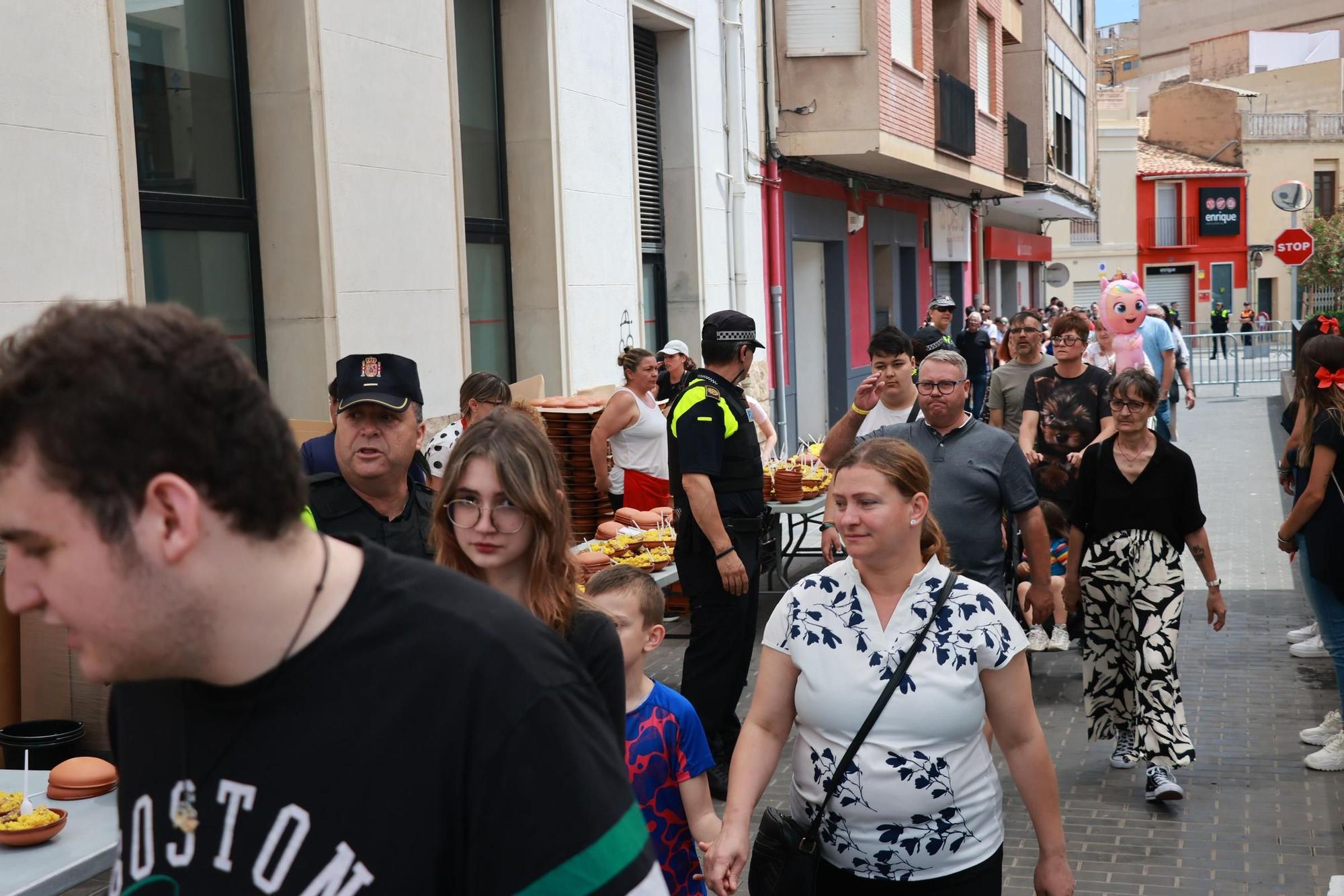 Galería del reparto de arroz de les 'calderes' en el día grande de las fiestas de Almassora