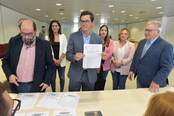 17-04-2019 LAS PALMAS DE GRAN CANARIA. Coalición Canaria presenta candidaturas 26M en la Junta Electoral Provincial de Las Palmas  | 17/04/2019 | Fotógrafo: Andrés Cruz