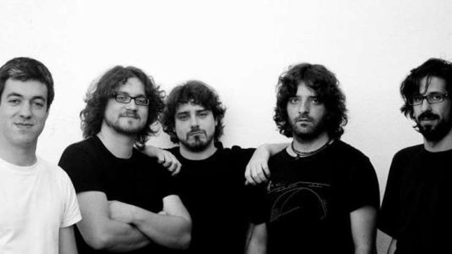 Los integrantes de la banda estradense de rock en gallego Os John Deeres.