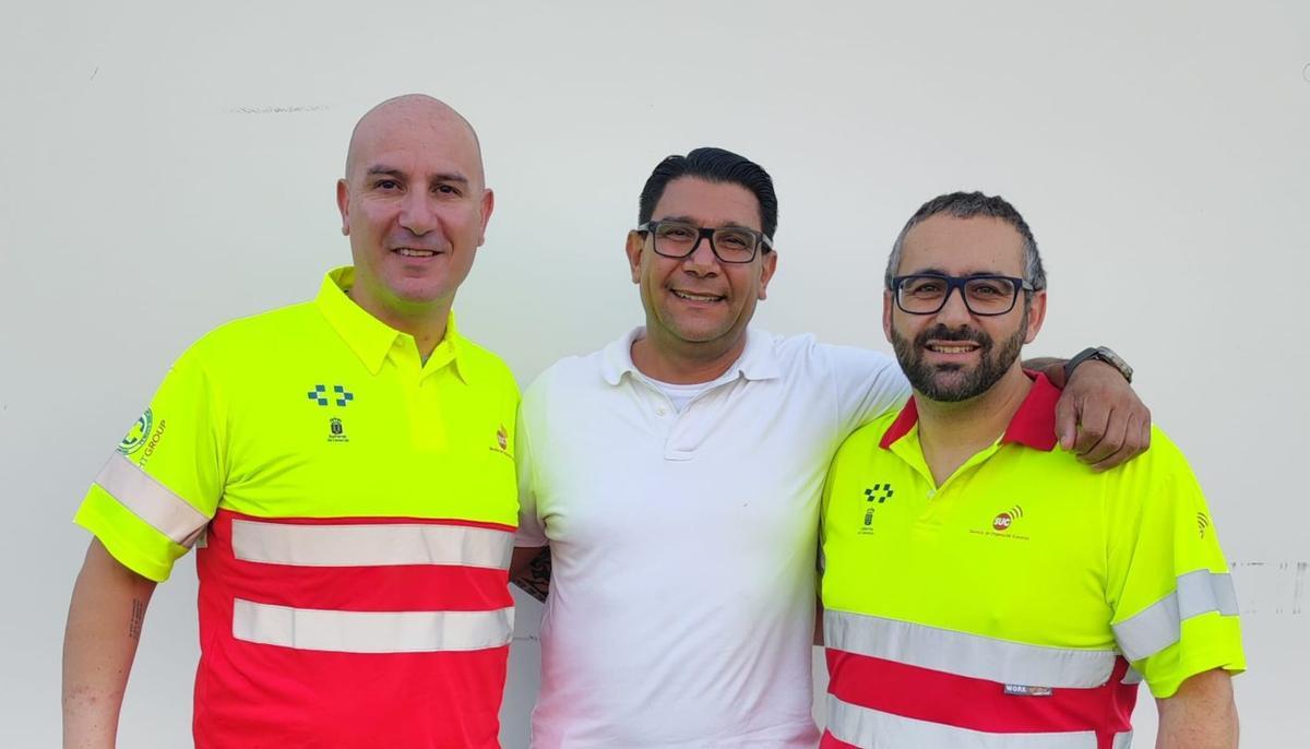 Claudio Reitano, técnico de emergencias; Francisco Alvarado, el paciente, y Luis Miguel Padrón, enfermero.