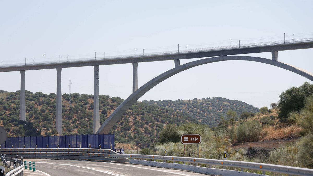 El viaducto sobre el Tajo a su paso por Cáceres.