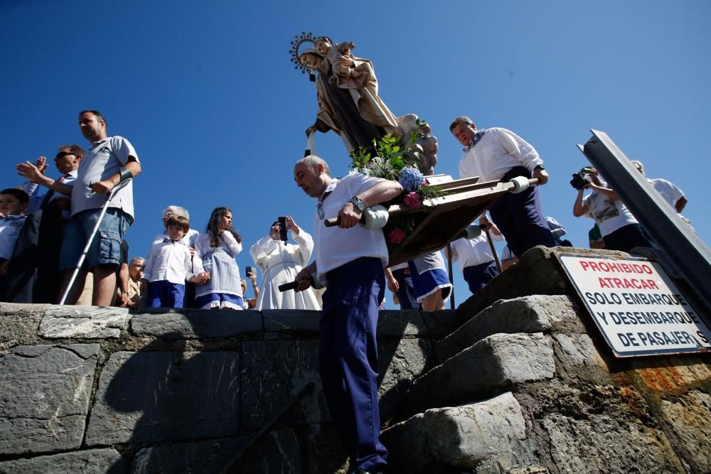 Misa y procesión del Carmen en Luanco