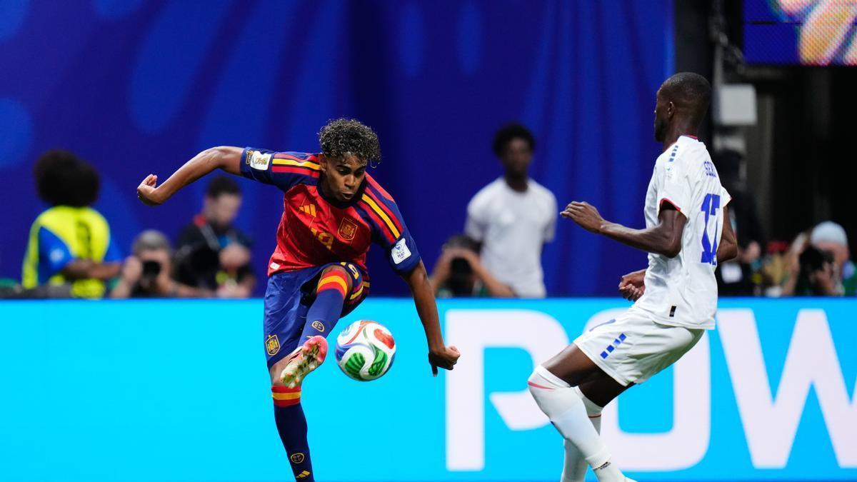 Lamine acude al rescate ante Arabia