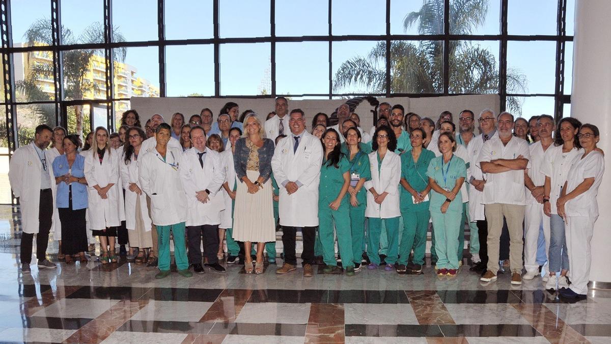 La consejera de Sanidad del Gobierno de Canarias, Esther Monzón, junto a pofesionales del Hospital Universitario Gran Ganaria Doctor Negrín durante la presentación del Programa de Transplante de Pulmón.