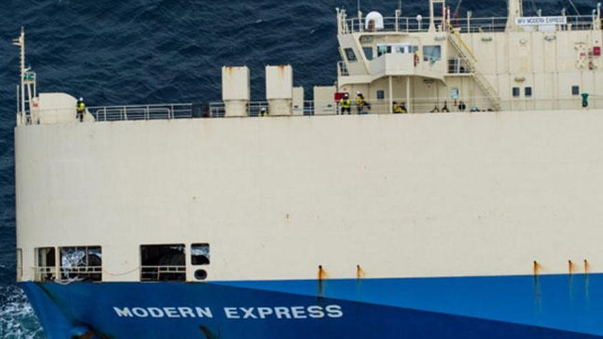 Expertos consiguen subirse a bordo del Modern Express // Premar Atlantique