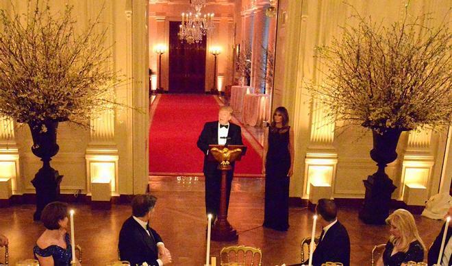 Melania Trump, con 'total black' en la cena de gala de la 'White Historical Association'