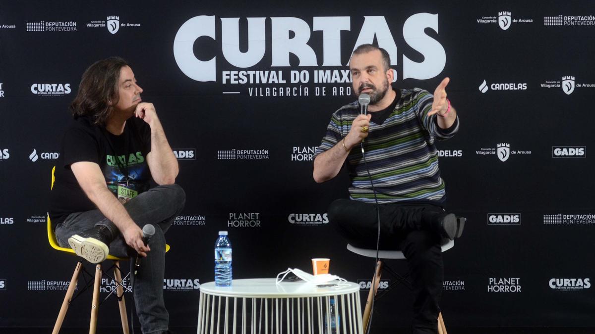 Nacho Vigalondo durante un coloquio que atrajo a cerca de 200 aficionados al cine a la sala de conferencias del Auditorio.