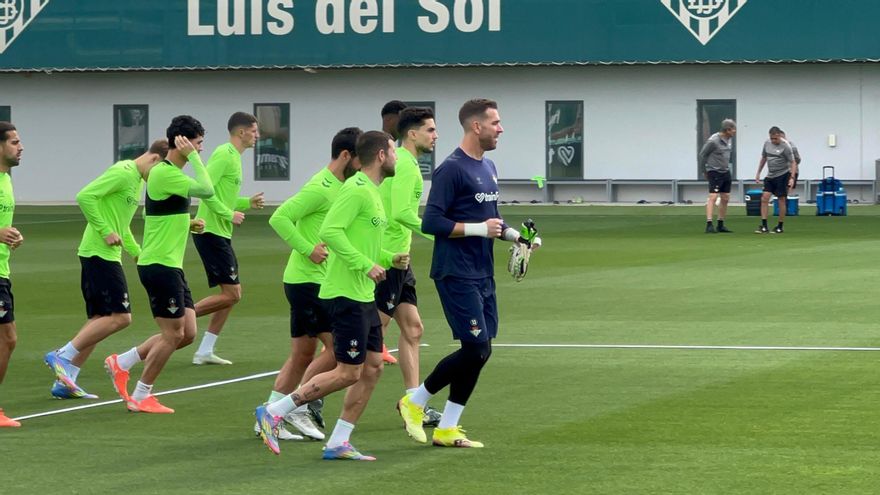Entrenamiento del Betis 13 de mayo en la CD Luis del Sol sin Fran Vieites
