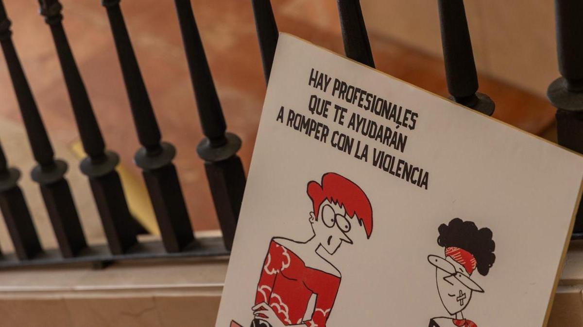 Cientos de personas protestan en Alicante contra la violencia machista y recuerdan las 42 mujeres asesinadas en el último año