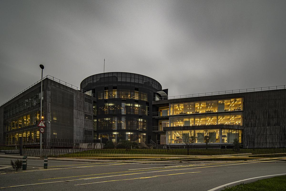 Fachada principal del edificio "Ría de Avilés", en el PEPA.