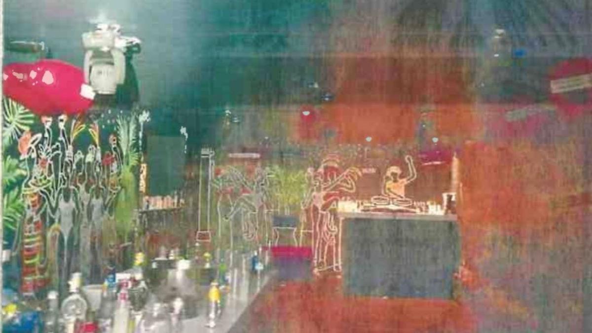 POLICÍAS CÁRCEL ENTRAR FIESTA ILEGAL