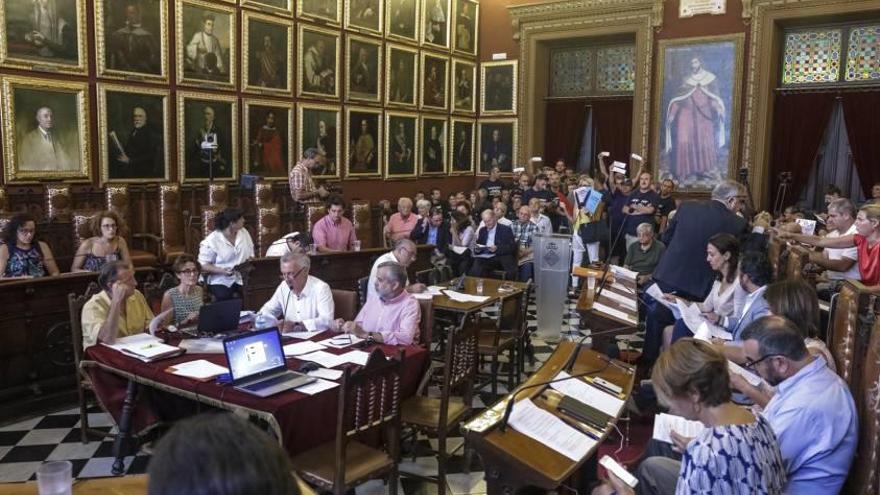 La declaración institucional se aprobó por unanimidad.