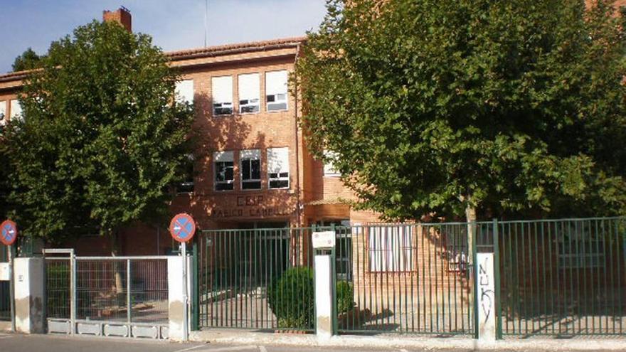 El PSOE pide otra línea de autobús para el colegio de El Campillo.