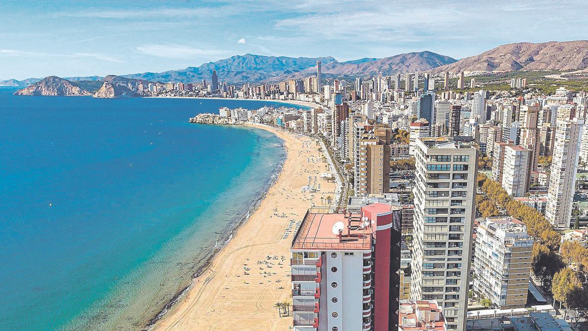 Benidorm es el buque insignia del modelo turístico del sol y playa en la Costa Blanca.