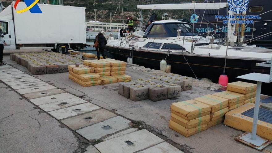 Die beschlagnahmten Drogen, die auf dem Seeweg transportiert wurden.